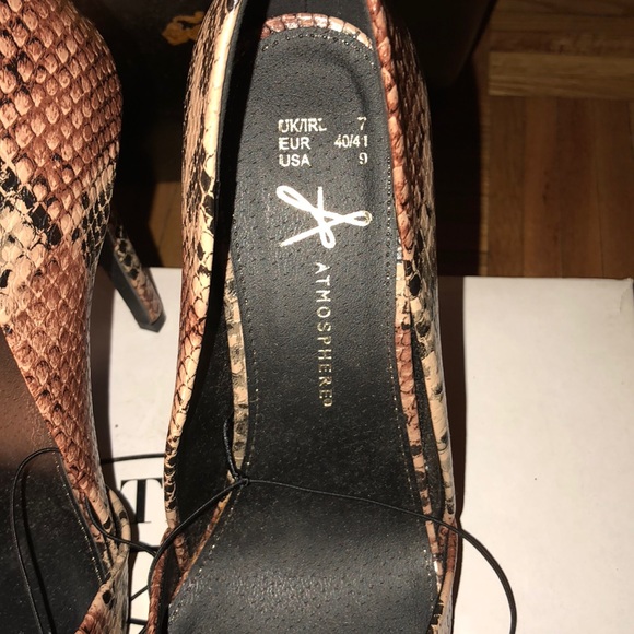 Black and brown heels - Picture 2 of 5